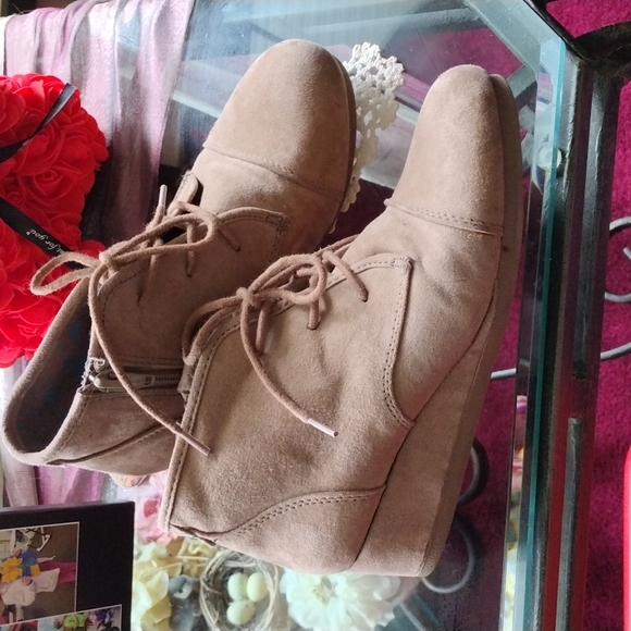 Cat & Jack Booties, sz 3 - Picture 8 of 9